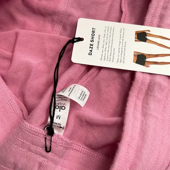 Alo Daze Shorts - Picture 3 of 3